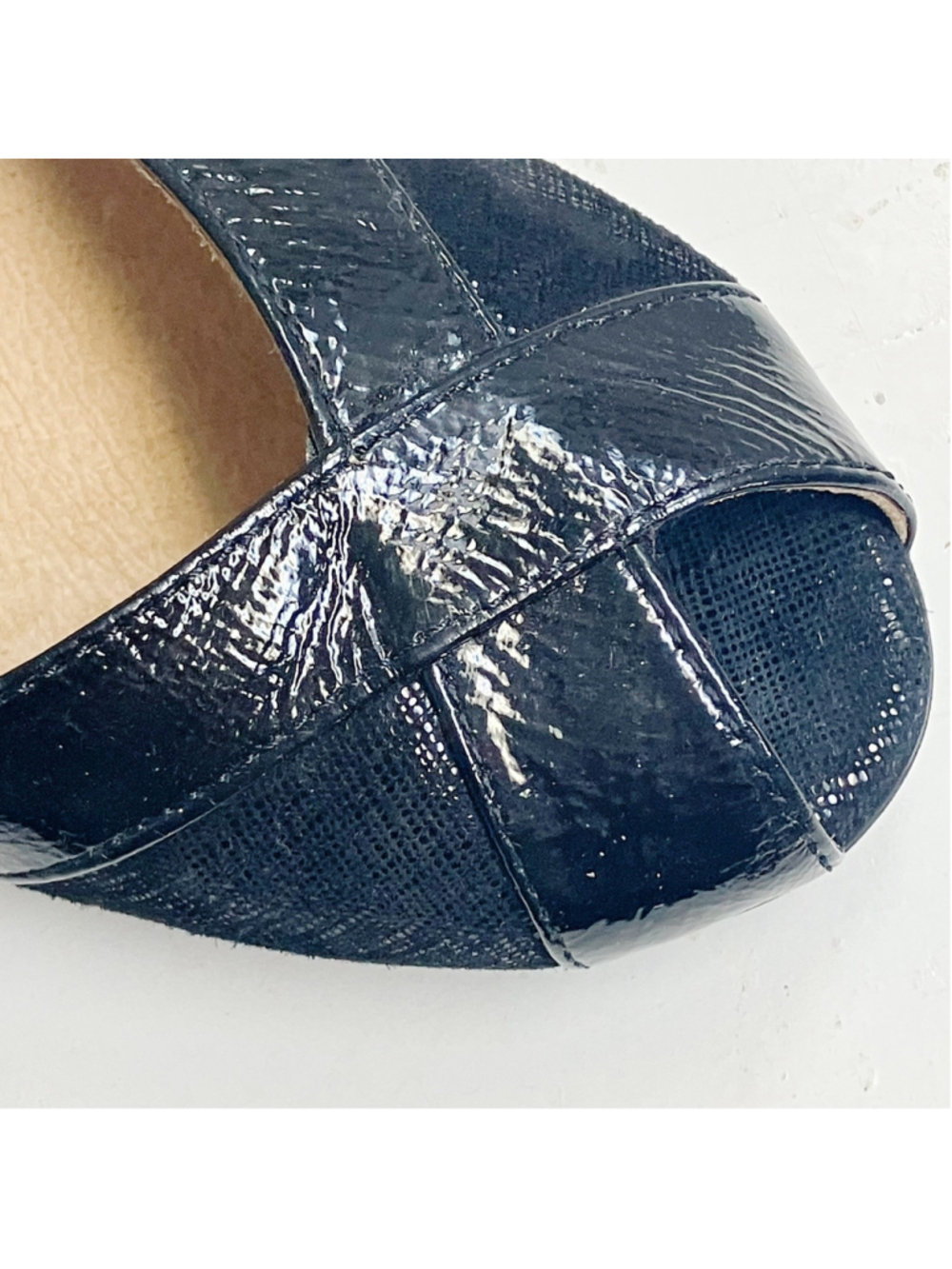 Luxury Italy FS NY Patent Leather Low Wedge Peep Toe SZ 7 Black Classic Office - Picture 3 of 10